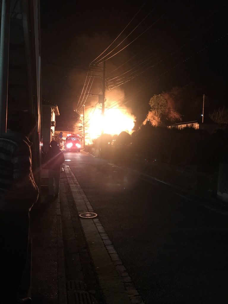 ドコ 川崎 火事 東洋埠頭川崎支店で火災、近隣に延焼